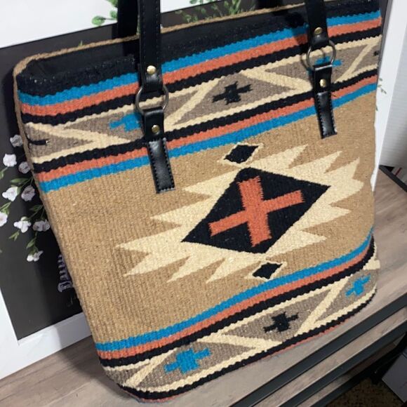 Santa Rosa Handwoven Handbag - Picture 4 of 6